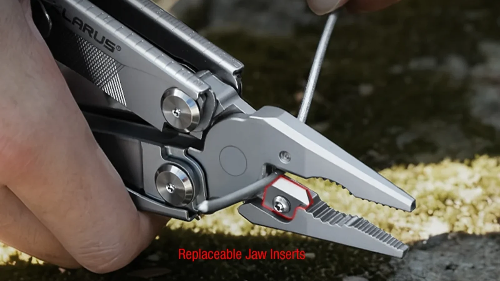 Klarus Horizon MT07 pliers demonstrating replaceable tungsten wire cutters