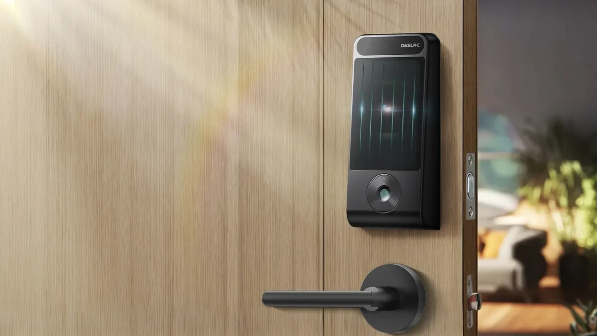 DESLOC V150 Plus solar smart lock fitted to an exterior door